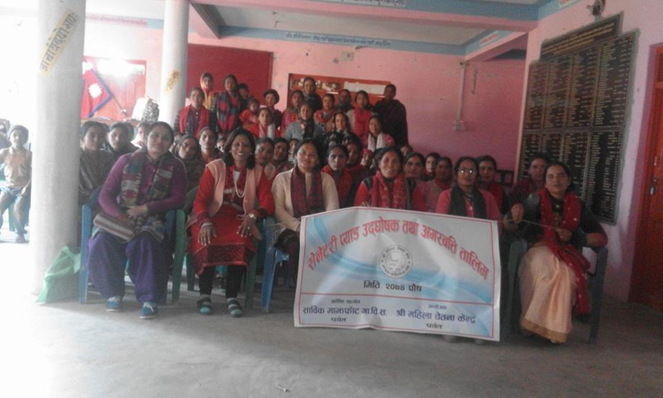 मल्लाजका महिलाहरुलाई प्याड बनाउने तालिम