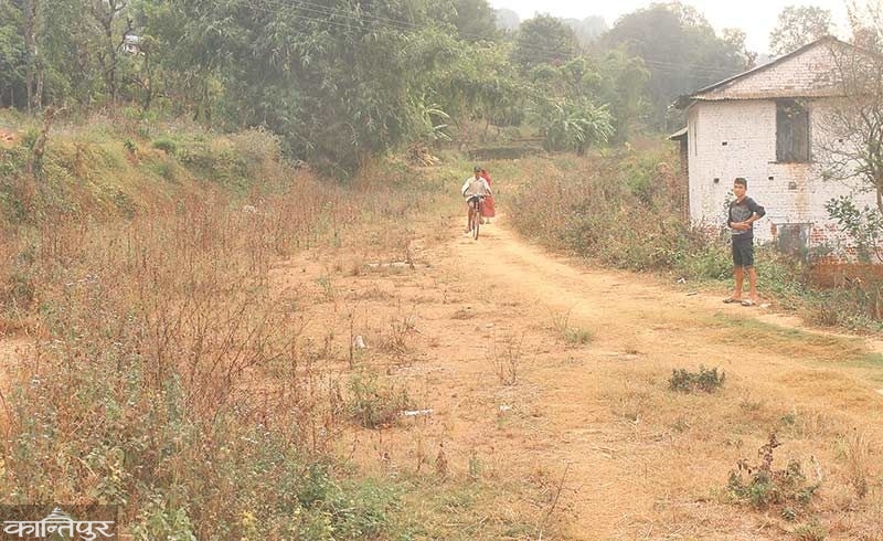 लोकमार्ग छिचोल्न दबाब