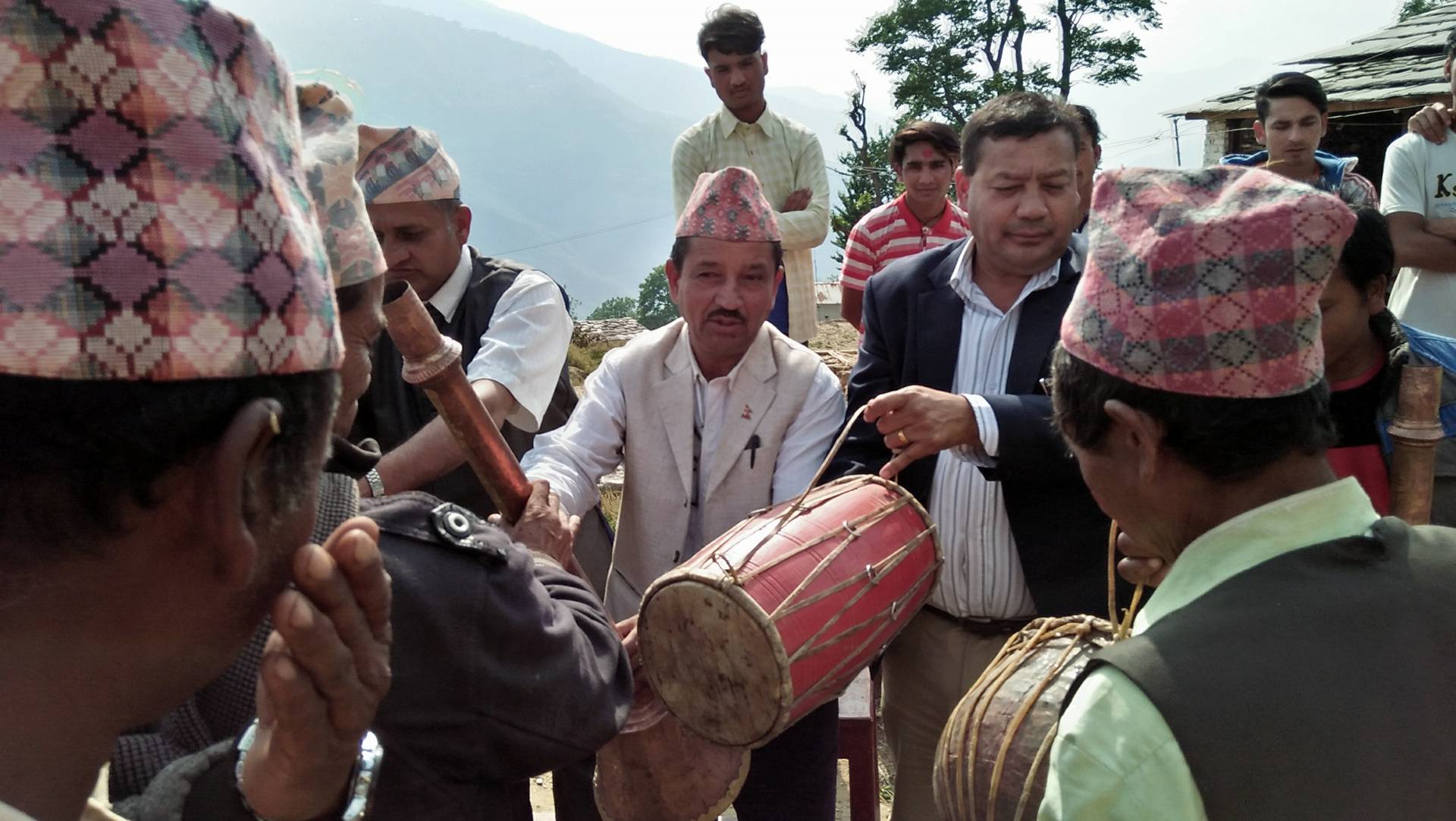 कुश्मा नगरपालिकाद्धारा पञ्चेबाजा बितरण