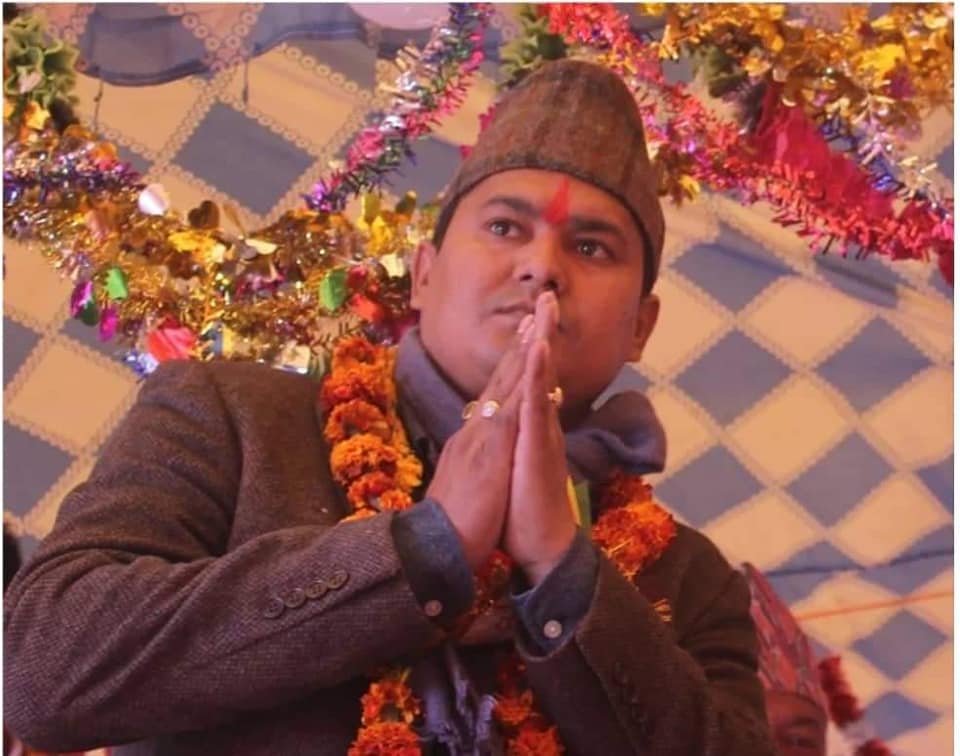 मनकारी अध्यक्ष मल्लद्धारा चन्द्रेवर शिवालयलाई एक लाख बढी सहयोग