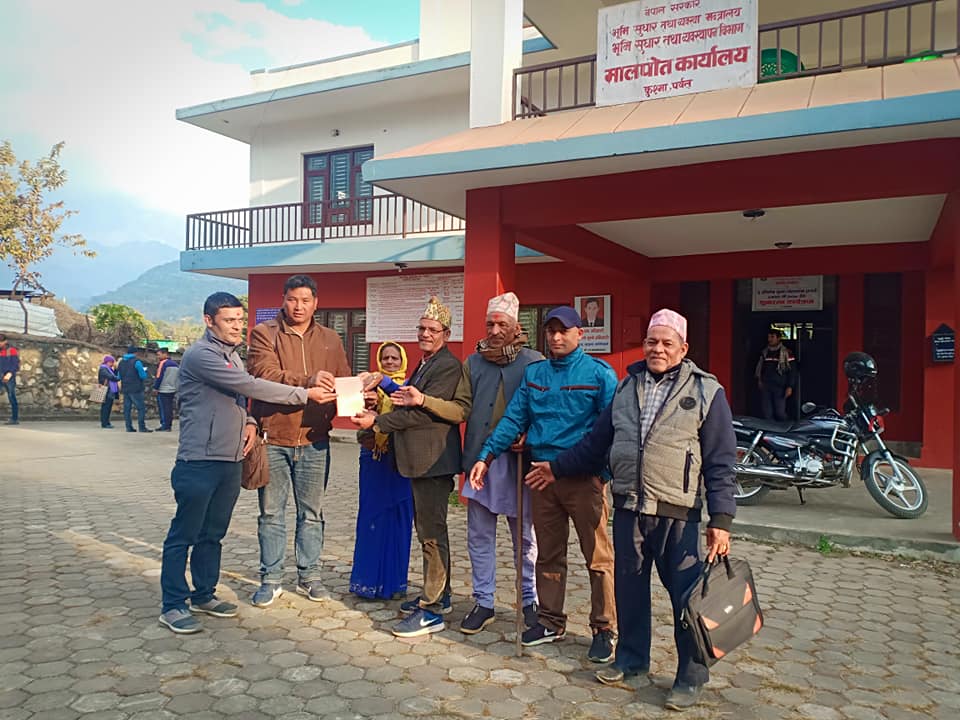 राम्जादेउरालीे आयूर्बेद औषधालयलाई जग्गादान