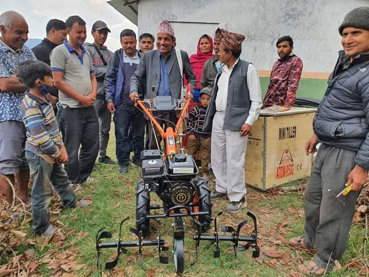 देउपुरका किसानलाई यान्त्रिक उपकरण वितरण