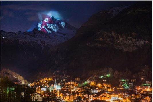 स्विजरल्याण्डको हिमालमा चम्कियो नेपाली झण्डा