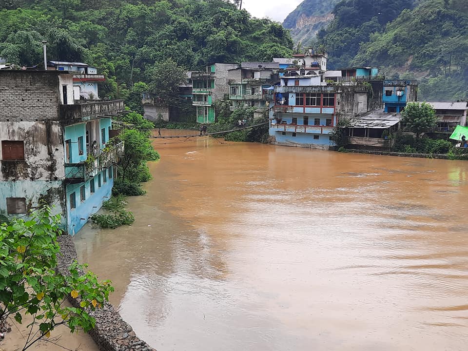 कालीगण्डकीमा पानीको सतह बढेपछि पर्वतको सेतीबेनी बजार ढुवानमा (फोटो र भिडियो हेर्नुहोस्)