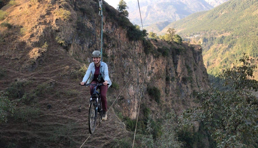 कालीगण्डकीको डरलाग्दो गहिरो खोंचमा स्काइ साइक्लिङ
