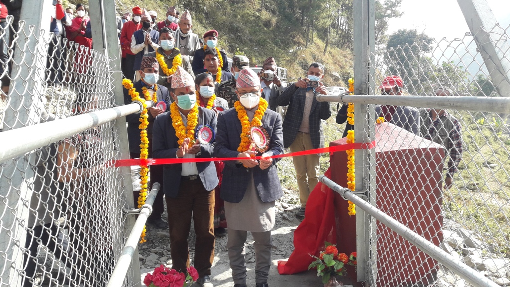 पर्वतको मोदीमा दुई वटा पुलको अध्यक्ष तिमिल्सीनाद्धारा उद्घाटन