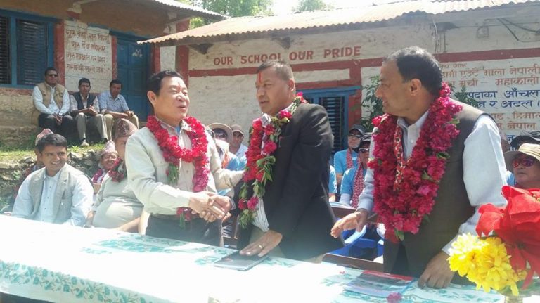 भाषणकला सिक्दै शिक्षक र विद्यार्थीहरु