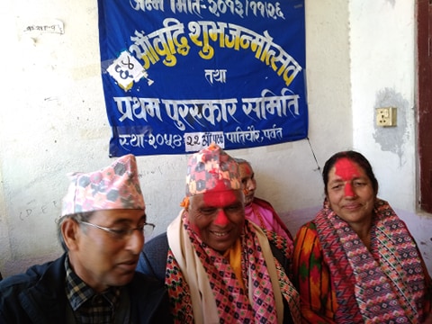 जन्मदिनमा विद्यार्थीलाई नगद सहित सम्मान