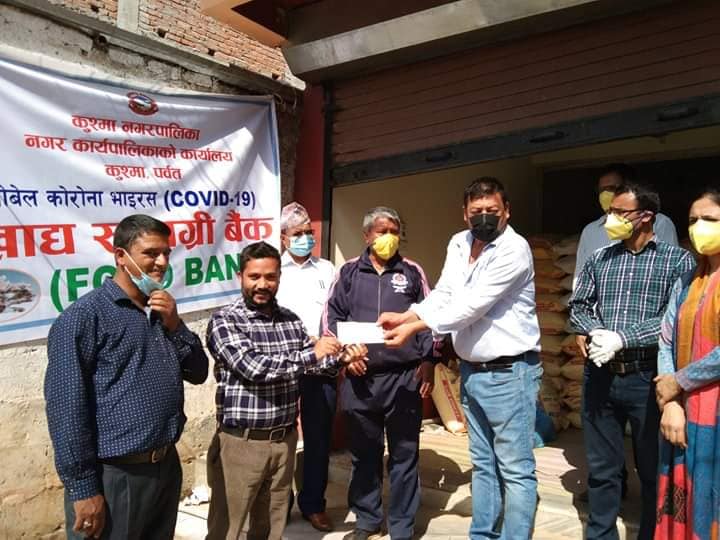 कुश्मा नगरपालिकाले स्थापना गरेको राहात कोषमा विभिन्न संस्थाको सहयोग